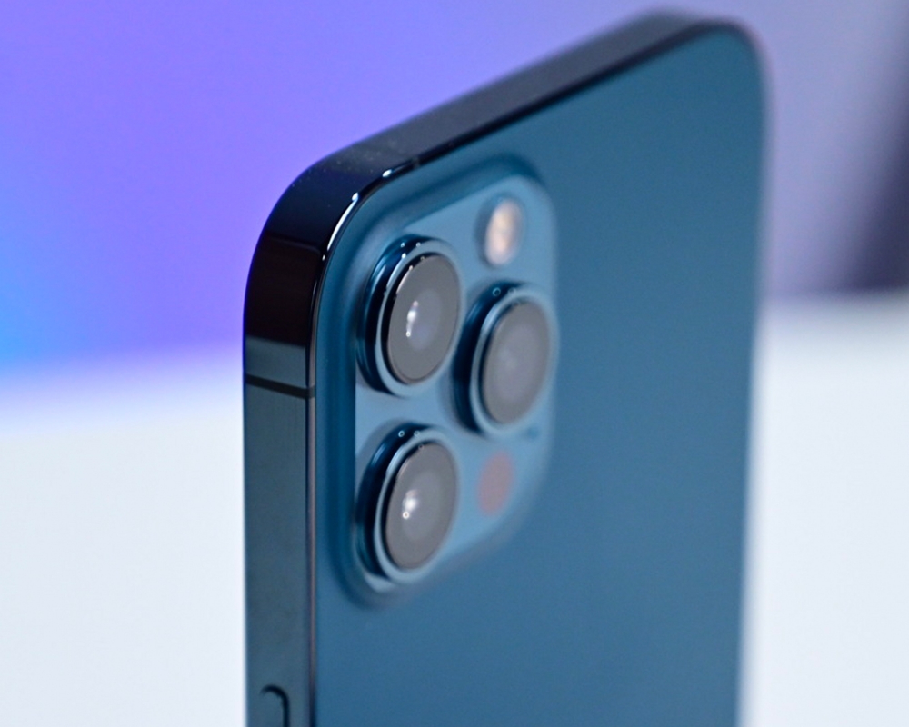 Apple warns that vibrations from motorcycles can damage iPhone cameras