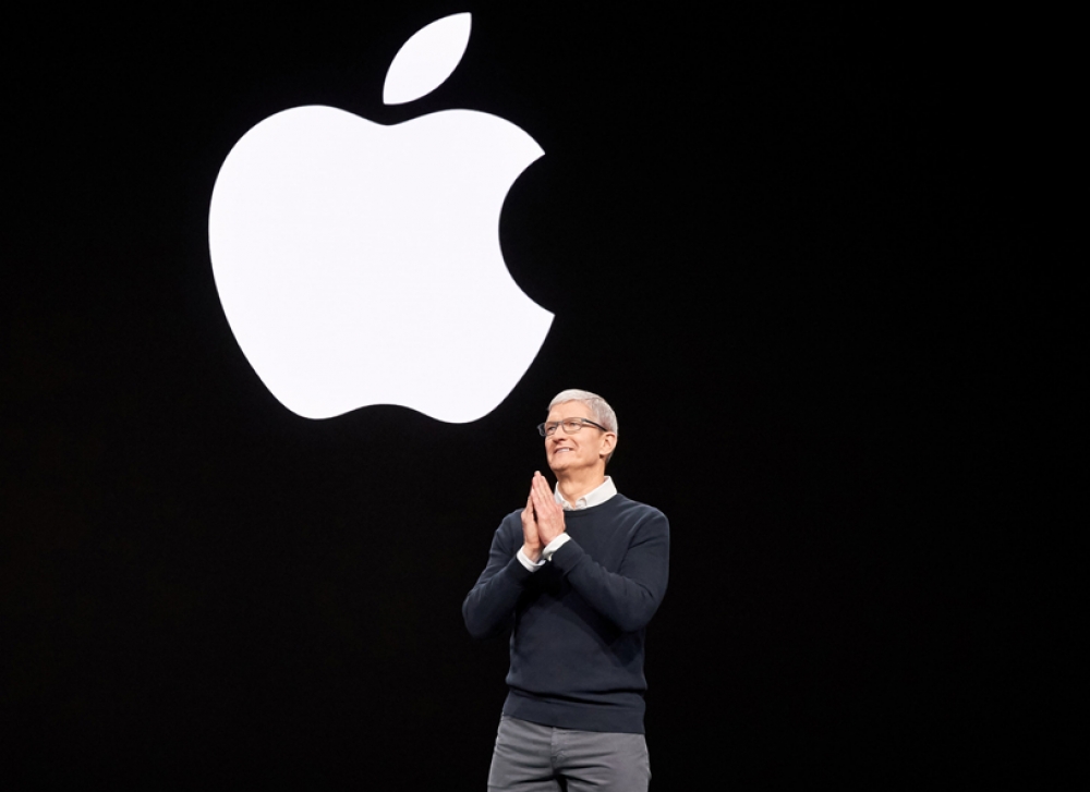 apple-executives-address-lack-of-face-id-and-touchscreens-on-macs