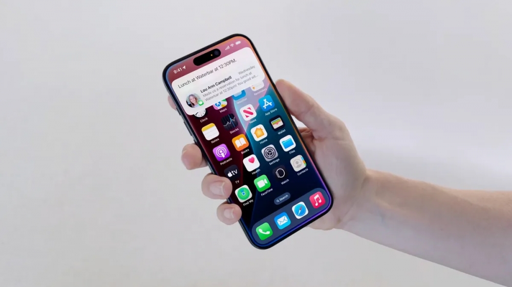 The new AI-enabled Siri on iPhone with iOS 18