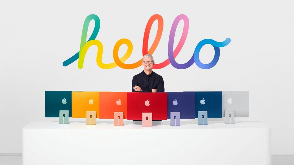 Tim Cook standing with M1 iMacs