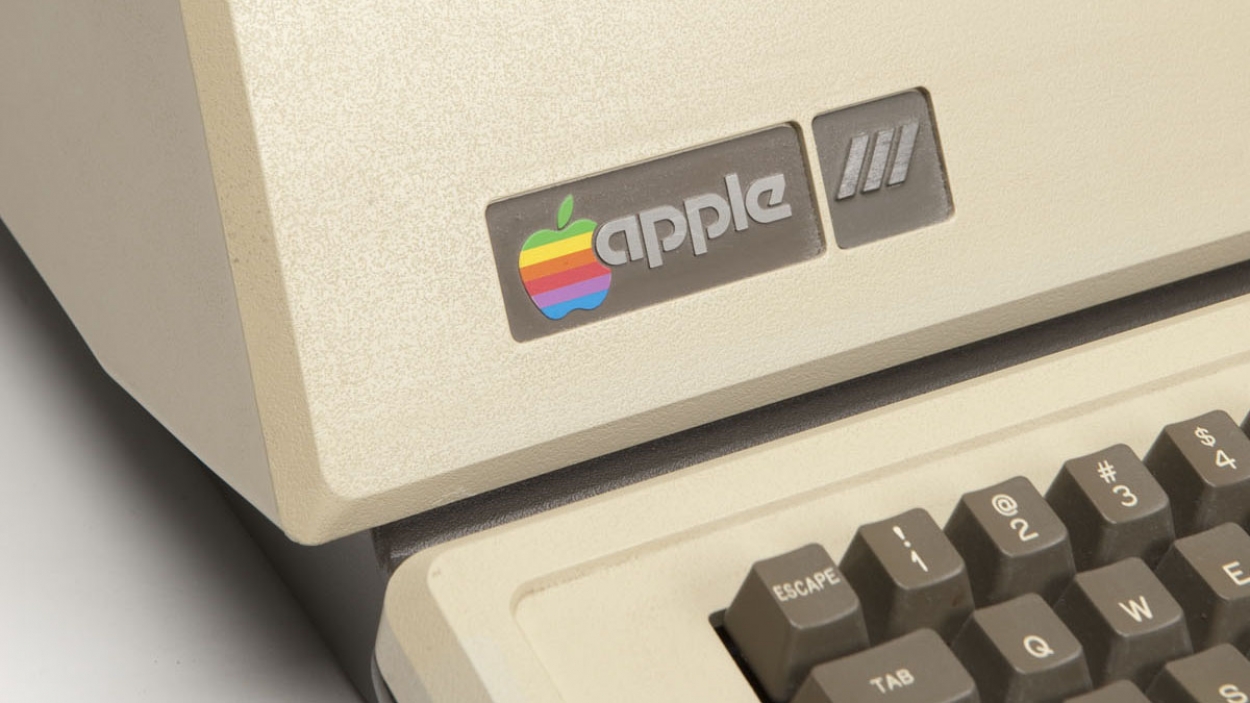 A closeup shot of the Apple III wordmark.