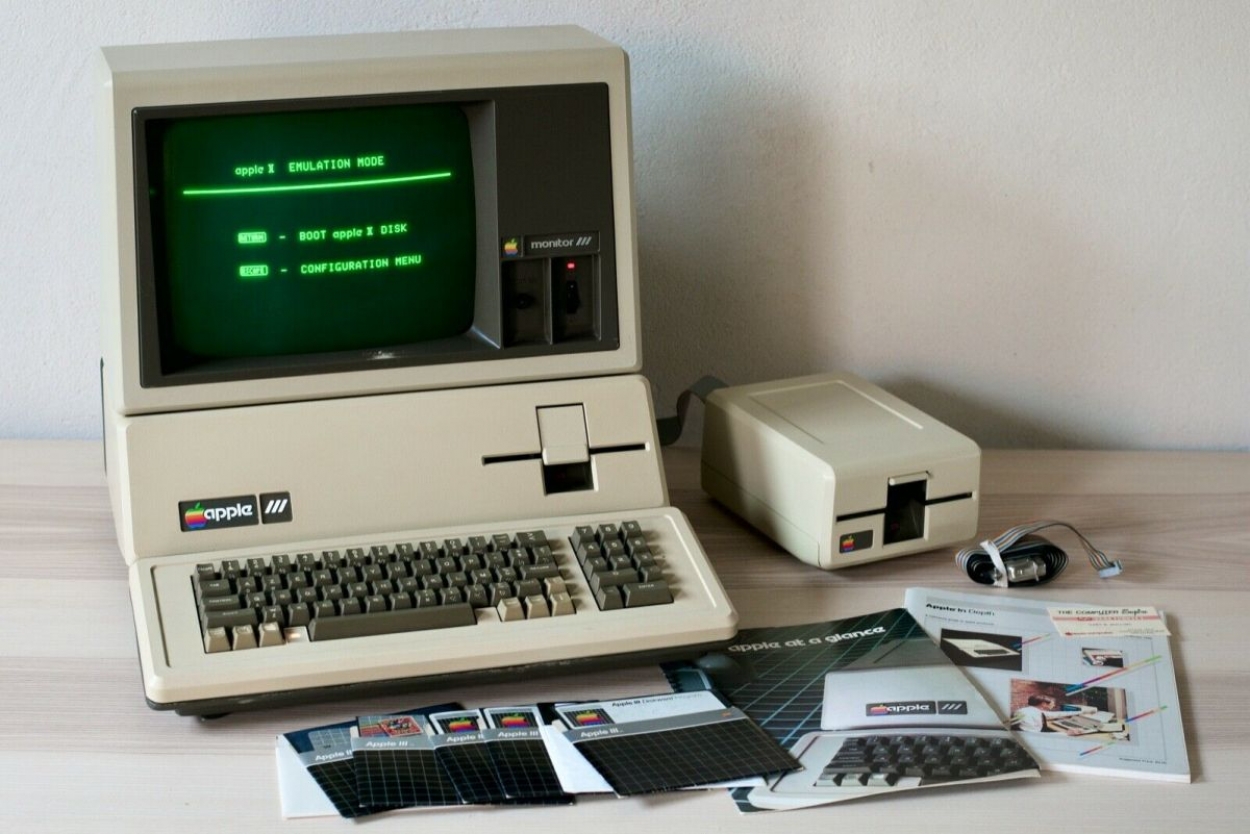 Apple’s Third Product: Why Did the Apple III Flop? The History Behind ...