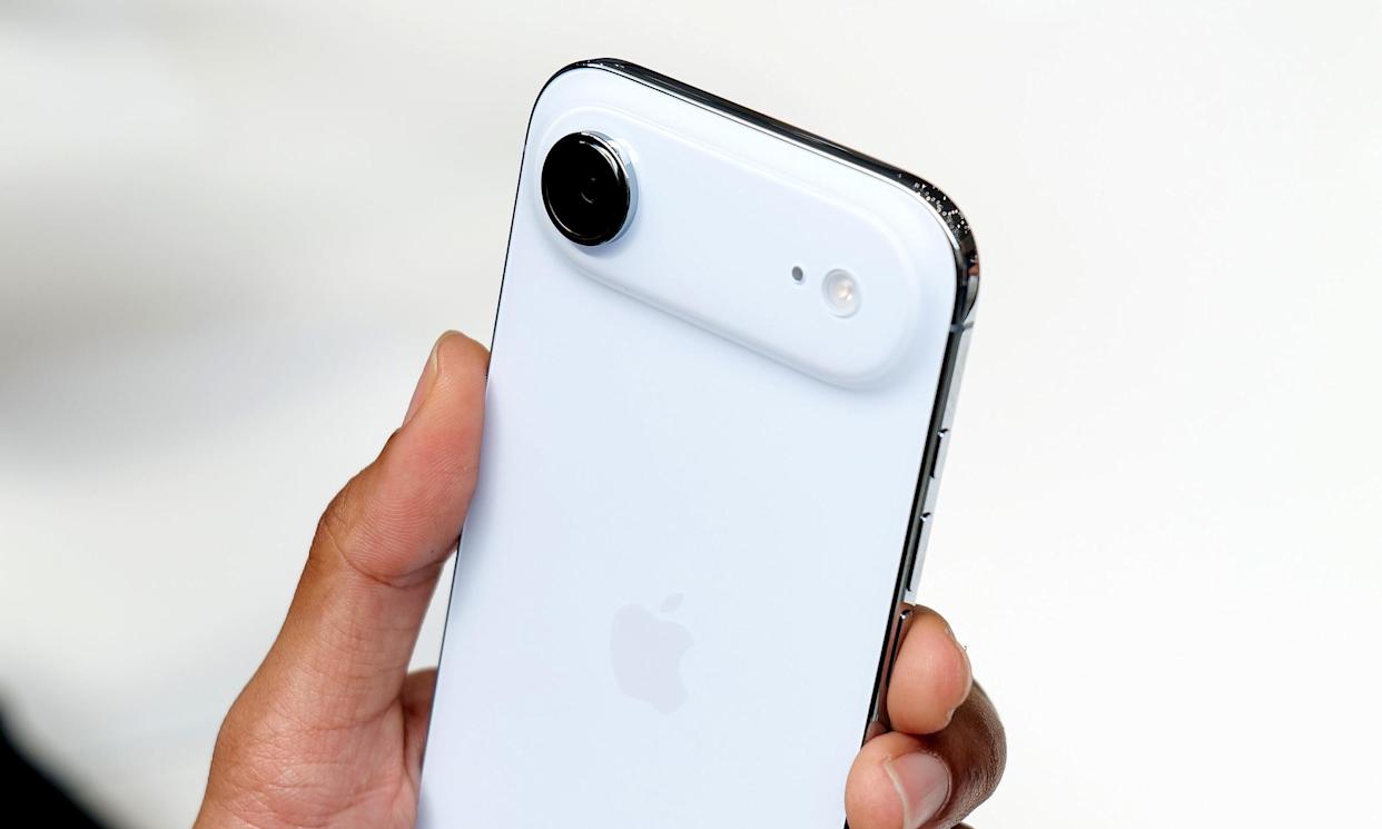 The iPhone Air's build quality is seriously impressive. Apple is likely trying to avoid another 'Bendgate' disaster.