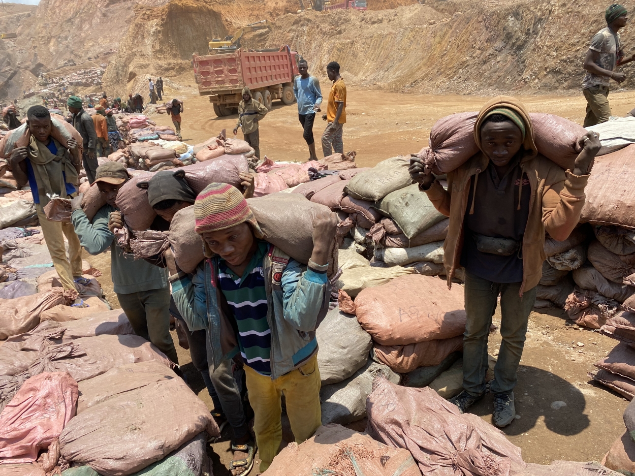 Yes, this is a real photo of what cobalt mining looks like in the Congo. It may seem like an edge case, but actually, most cobalt is mined using very rudimentary tools, equipment and safety standards.