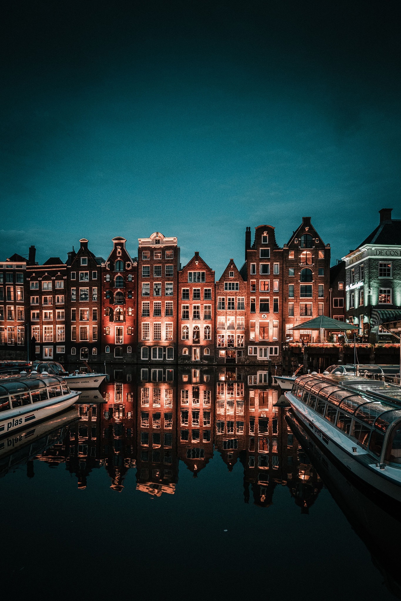 European City Reflections Best 2026 Wallpapers For iPhone 17 iPhone Air And iPhone 17 Pro Max iPhone wallpaper