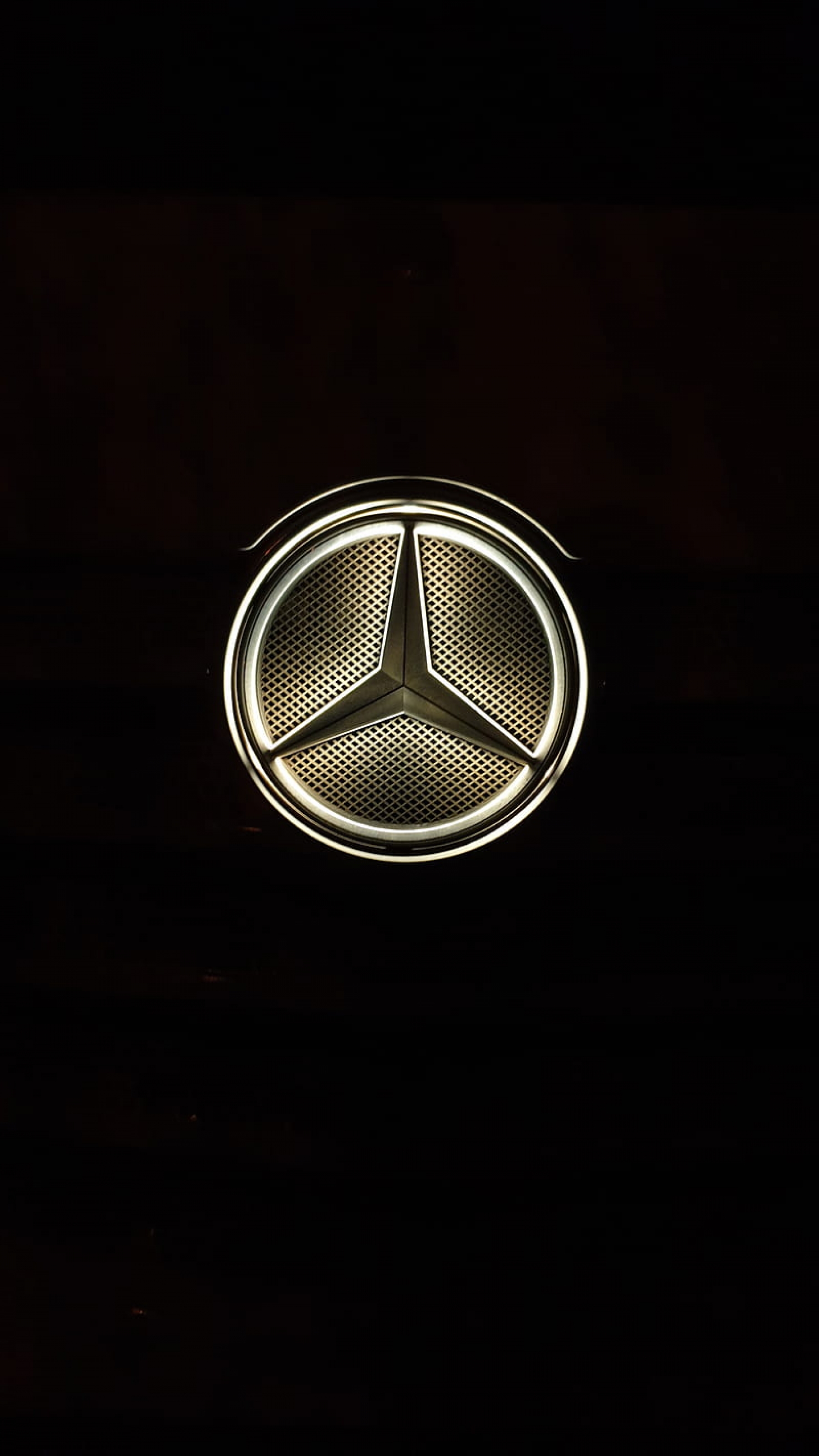 Gold Mercedes Benz Logo 4K