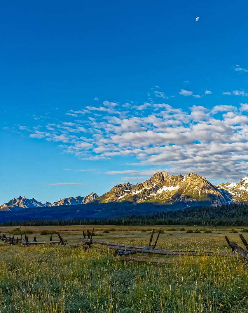 iPhone Wallpaper Idaho Sawtooth Mountains Idaho State United States USA wallpaper for Apple iPhone, Apple Watch, Mac, iPad and Apple Watch