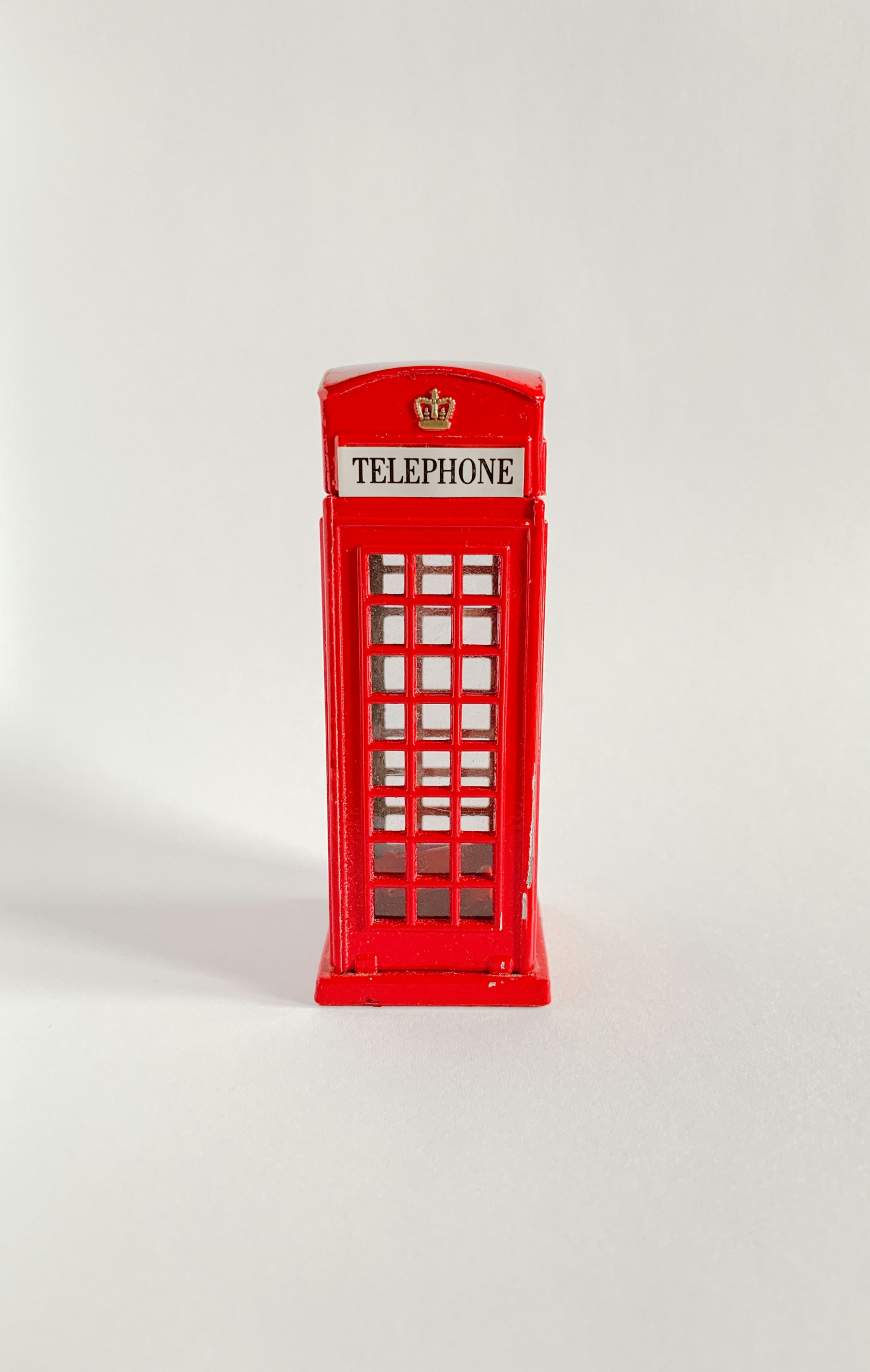 Red Telephone Box wallpaper for Apple iPhone, Apple Watch, Mac, iPad and Apple Watch