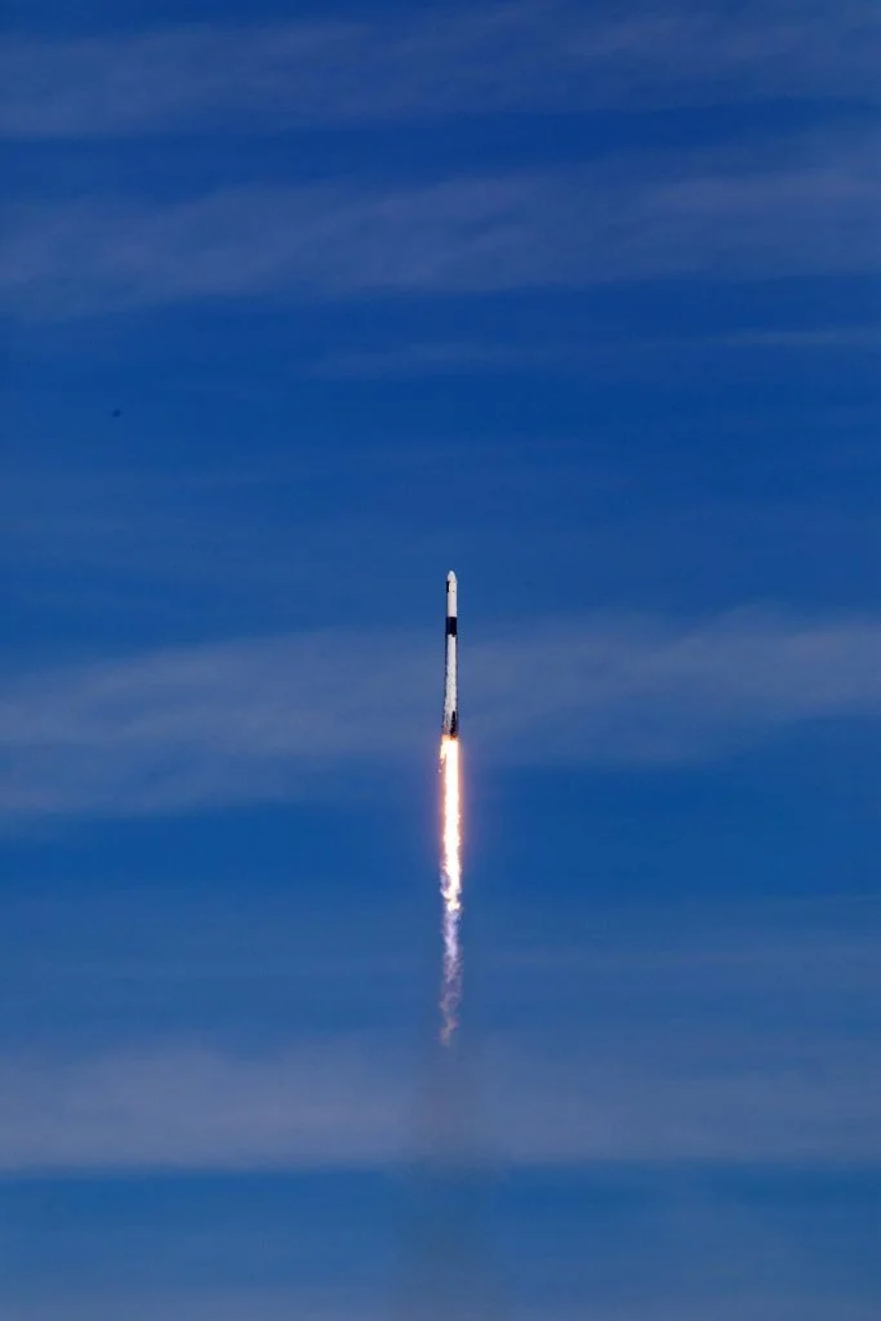 SpaceX Falcon Heavy 9 Blasting Off wallpaper for Apple iPhone, Apple Watch, Mac, iPad and Apple Watch