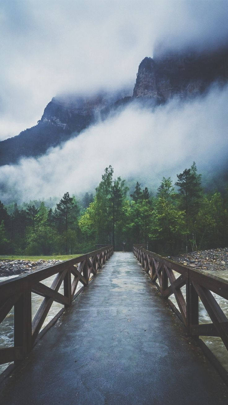 The Majestic Foggy Misty Mountain Peaks Of Idaho State United States USA wallpaper for Apple iPhone, Apple Watch, Mac, iPad and Apple Watch