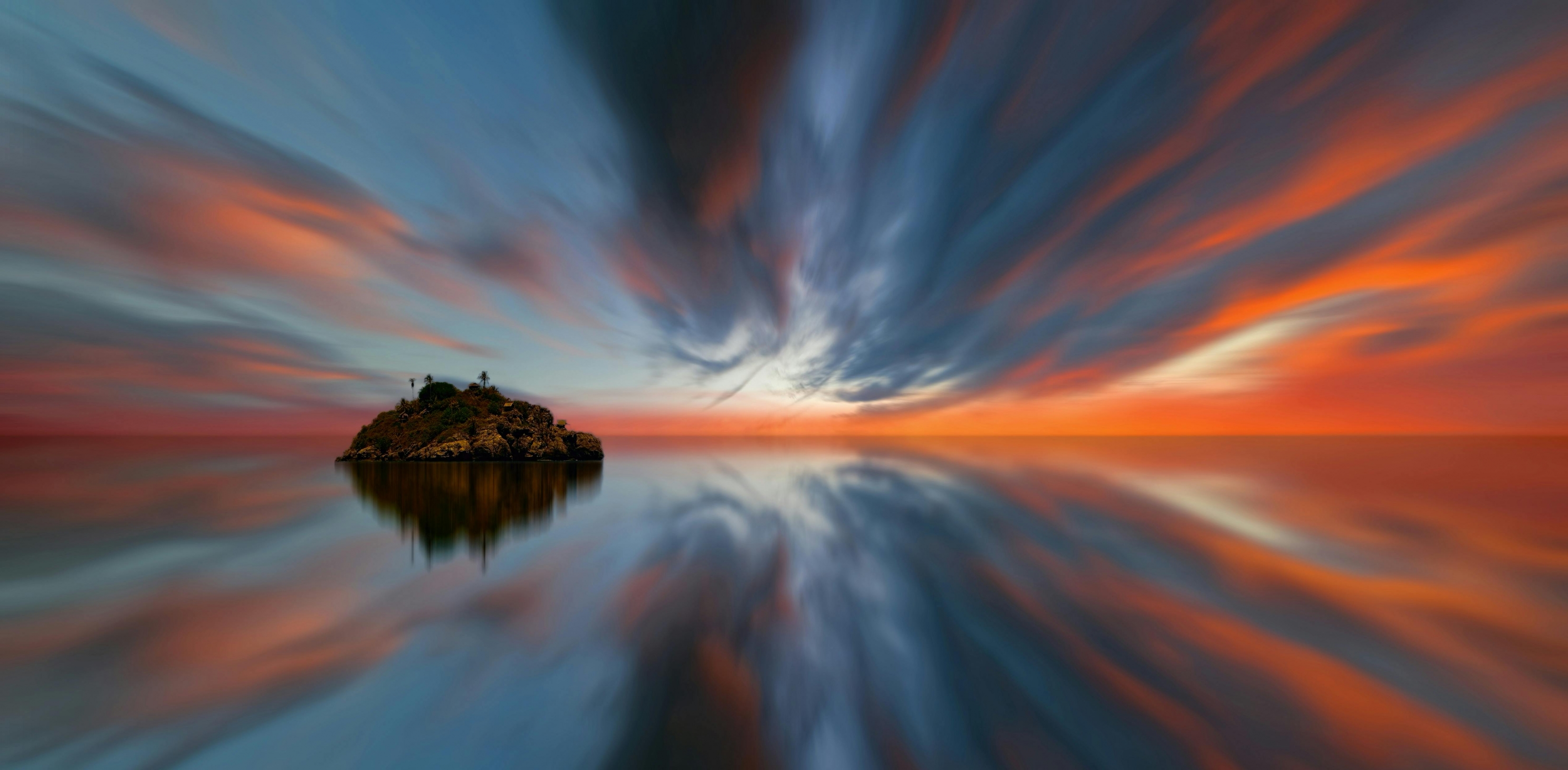 Dramatic Gorgeous Sunset Reflecting Off The Water 4K HDR Top Wallpaper