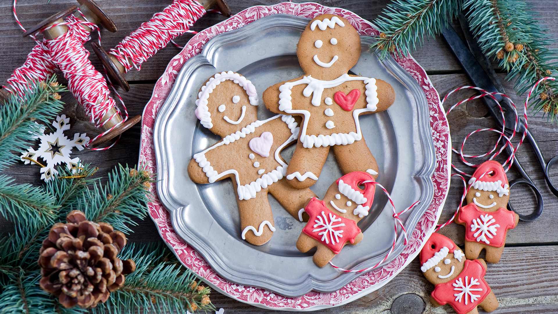 Microsoft Windows 10 Stock Windows 11 Default Christmas Gingerbread Cookies