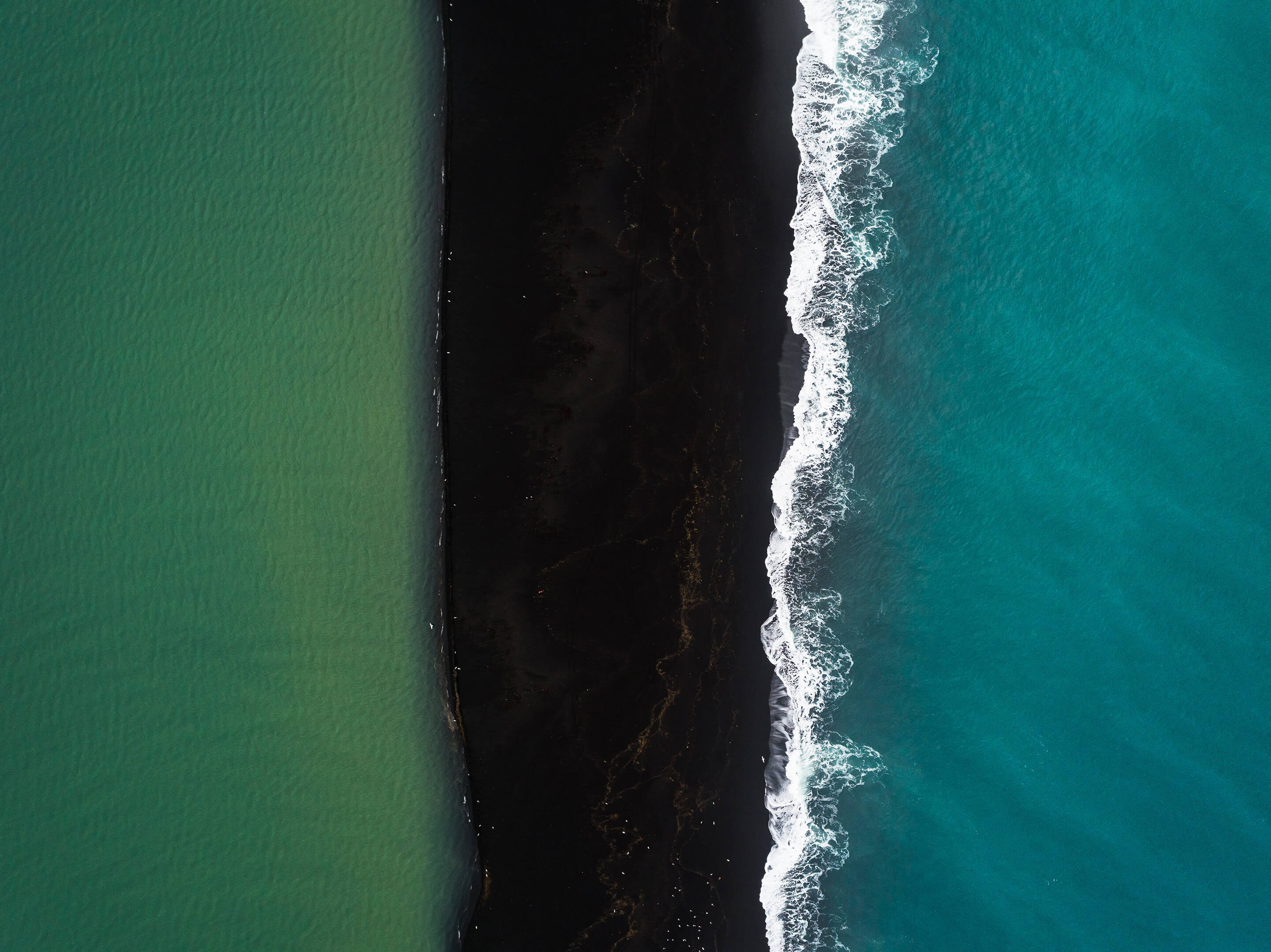 Microsoft Windows 11 Stock Free Default Aerial Beach Two Waters Meet wallpaper for Apple iPhone, Apple Watch, Mac, iPad and Apple Watch