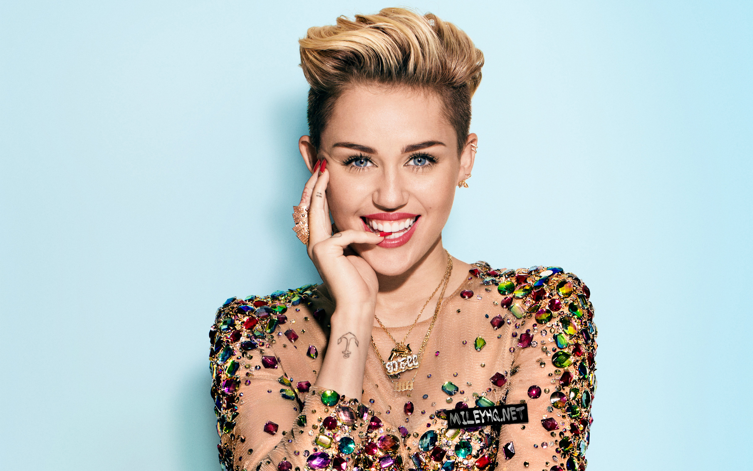 Miley Cyrus Short Hair Baby Blue Official