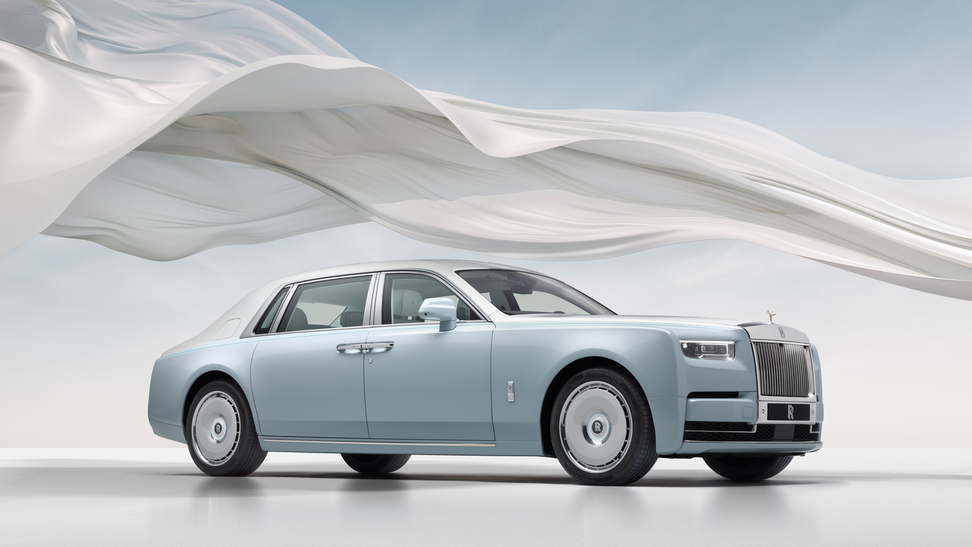 Rolls Royce Phantom White 10K Popular 8K HDR Desktop Wallpaper Background Images For Apple MacBook Air MacBook Pro iMac Windows PC And Linux Computers 4K High-resolution