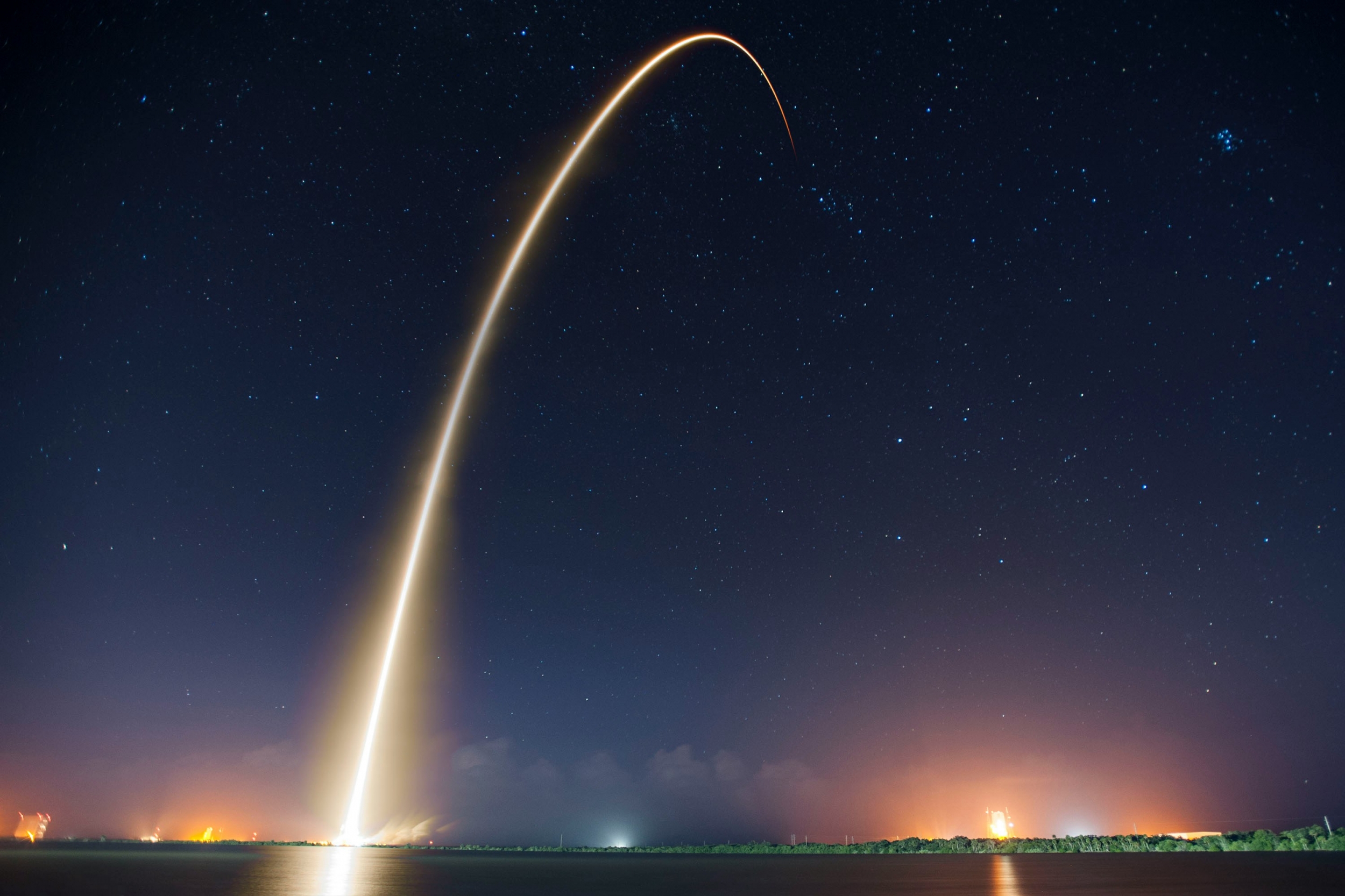 Spacex Launch wallpaper for Apple iPhone, Apple Watch, Mac, iPad and Apple Watch